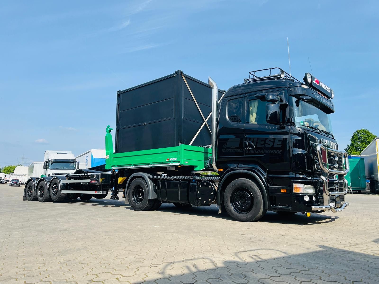 Fahrzeugabbildung Andere Wiese Hakenliftauflieger Abrollkipper Hooklift