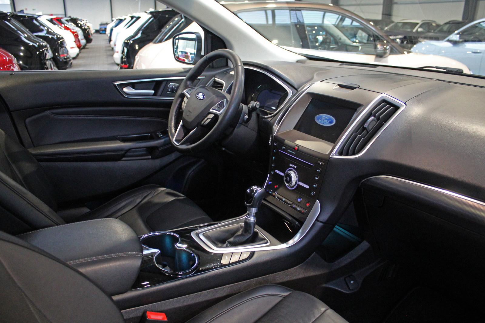 Ford Edge Titanium 4x4(PANO, Business Paket, Leder)