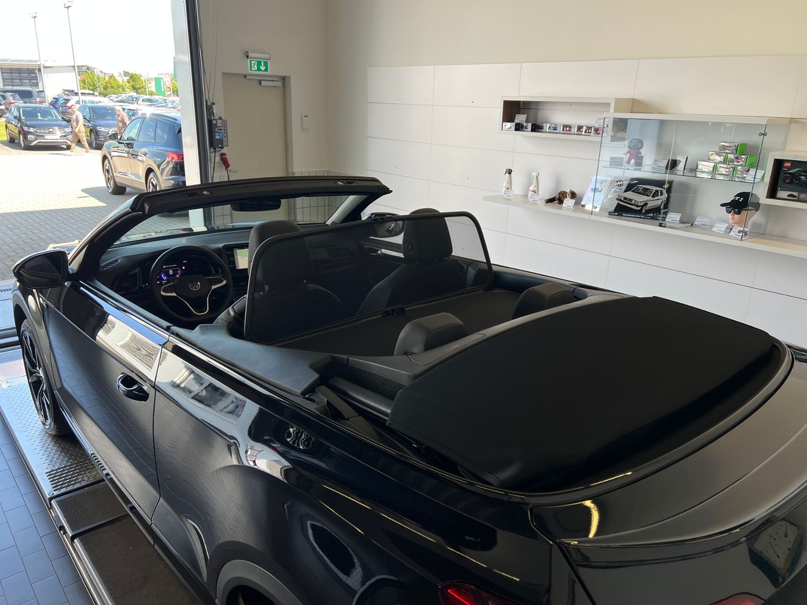 Fahrzeugabbildung Volkswagen T-Roc Cabriolet R-Line 1.5 TSI DSG *BlackStyle,A