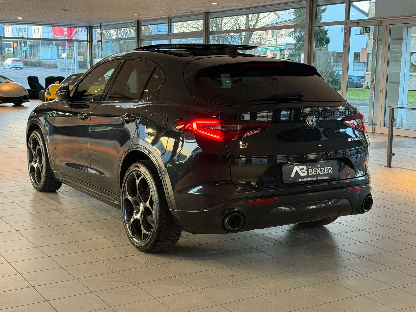 Fahrzeugabbildung Alfa Romeo Stelvio Veloce Q4/PANORAMA/H&K-SOUND/21''ZOLL