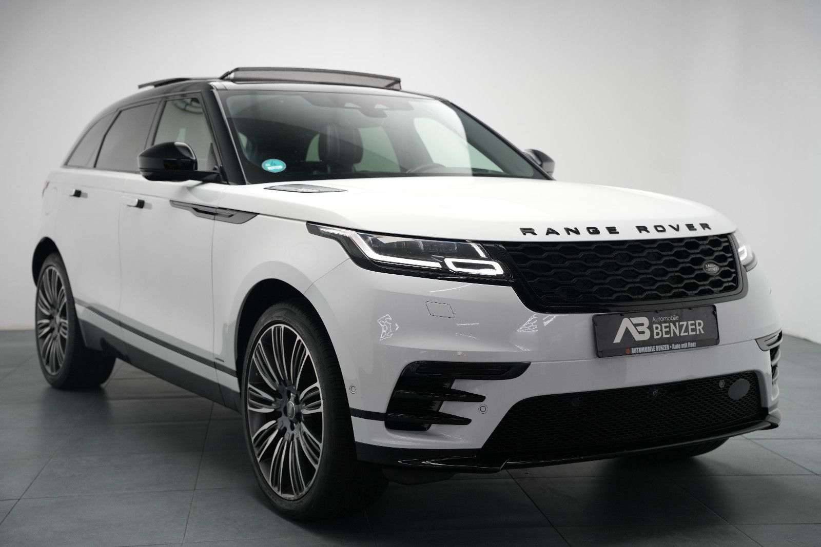 Fahrzeugabbildung Land Rover Range Rover Velar R-Dynamic SE*Pano*HUD*Meridian