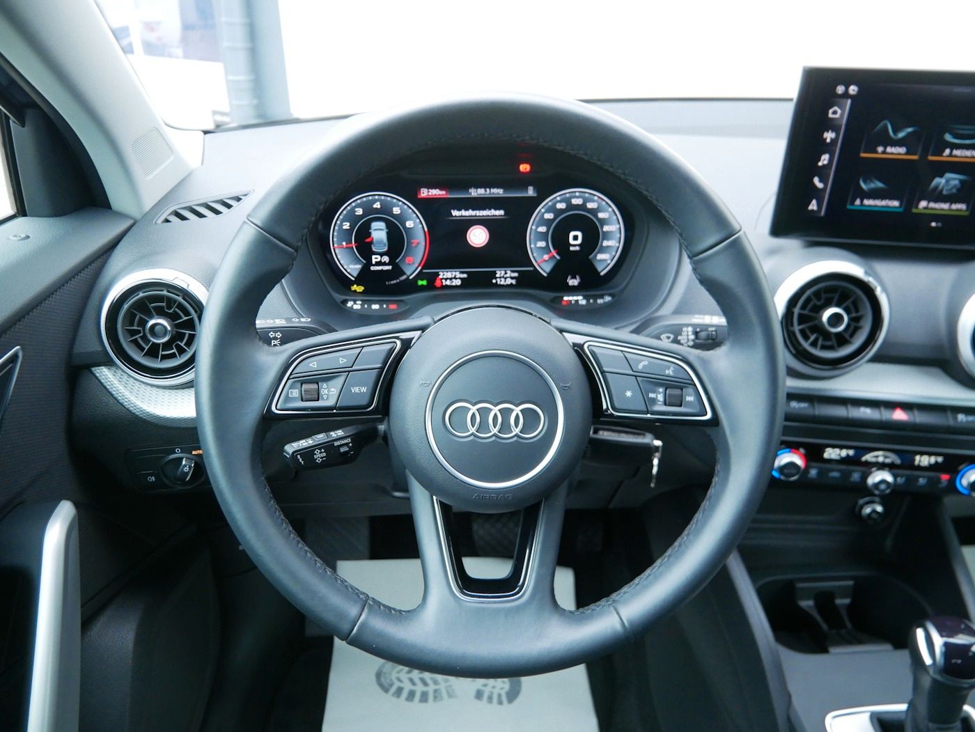 Fahrzeugabbildung Audi Q2 1.5 TFSI S-Line NEU43T DSG ACC Kamera SHZ LED