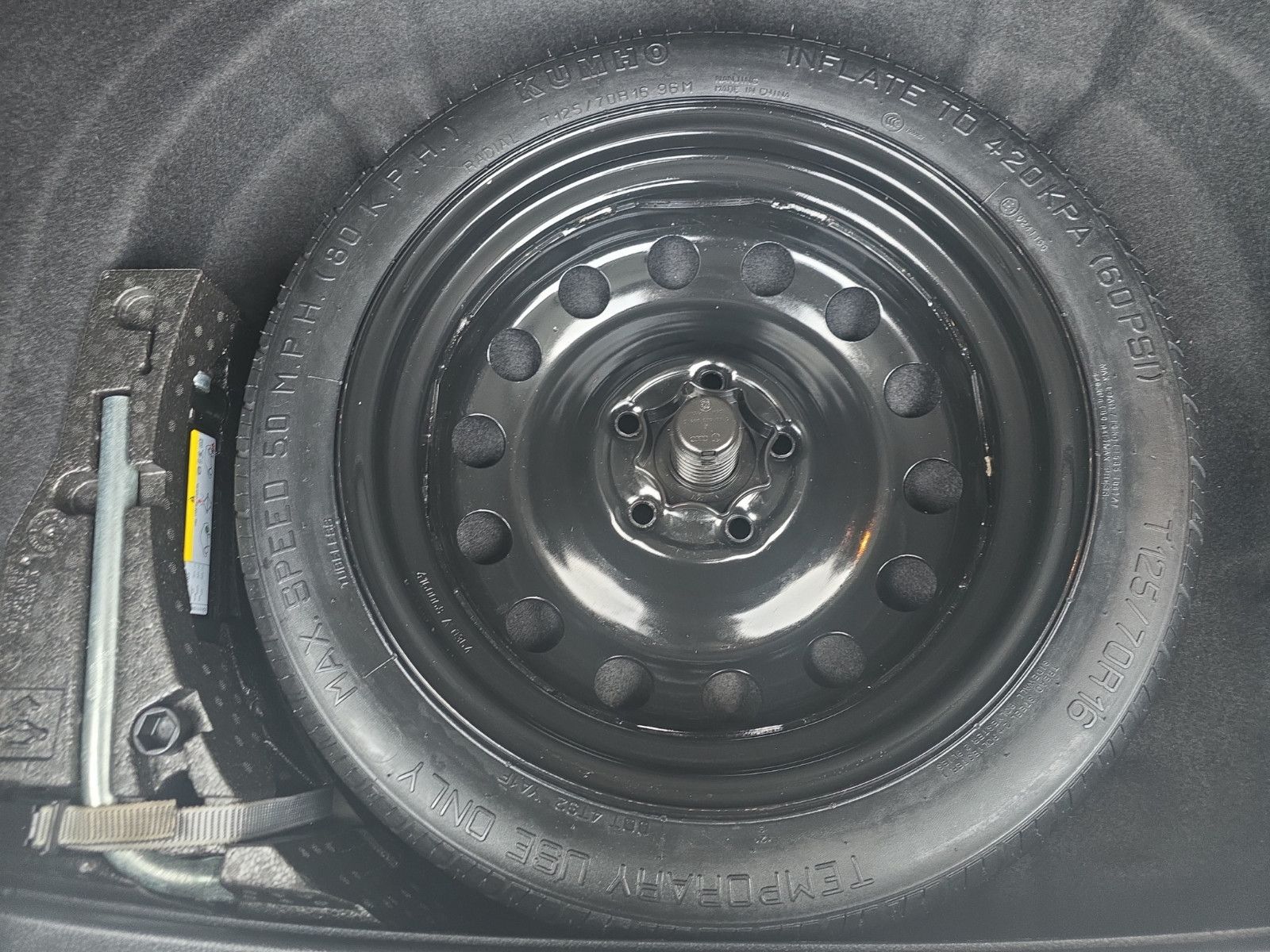 Fahrzeugabbildung Volkswagen Golf VII  Highline BMT/NAVi/PDC/XENON