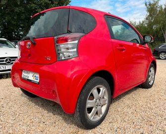 Toyota IQ - 4