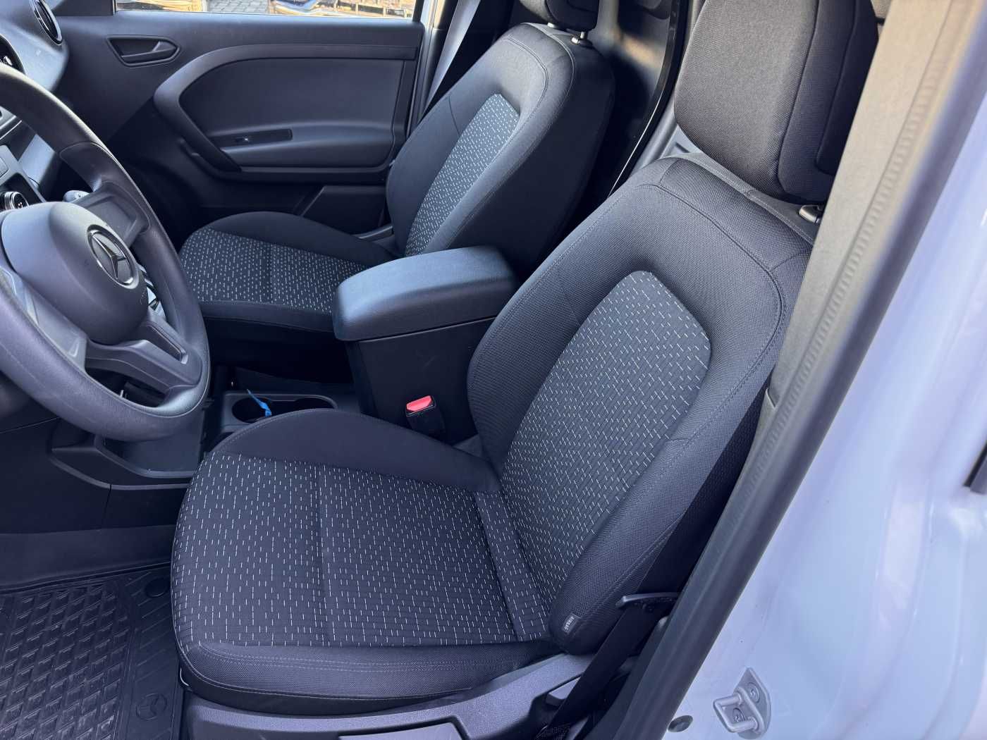 Fahrzeugabbildung Mercedes-Benz eCitan Klima Park-Paket