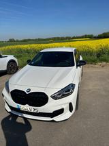 BMW M135i SHZ*PDC*H&K*Kamera*Sportsitze*Unfallfrei - weiße BMW 135