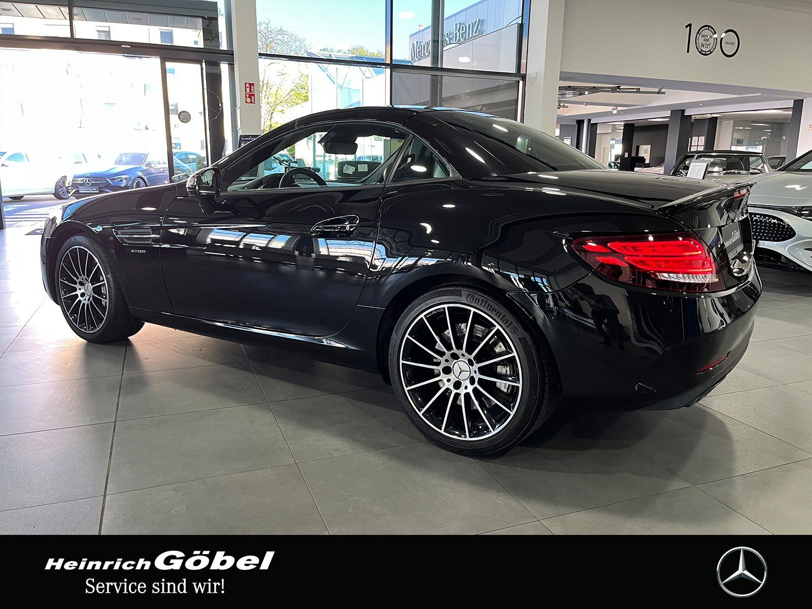 Fahrzeugabbildung Mercedes-Benz SLC 43 AMG 1.HD+NIGHT-P.+CARBON+ILS+H&K+CARPLAY