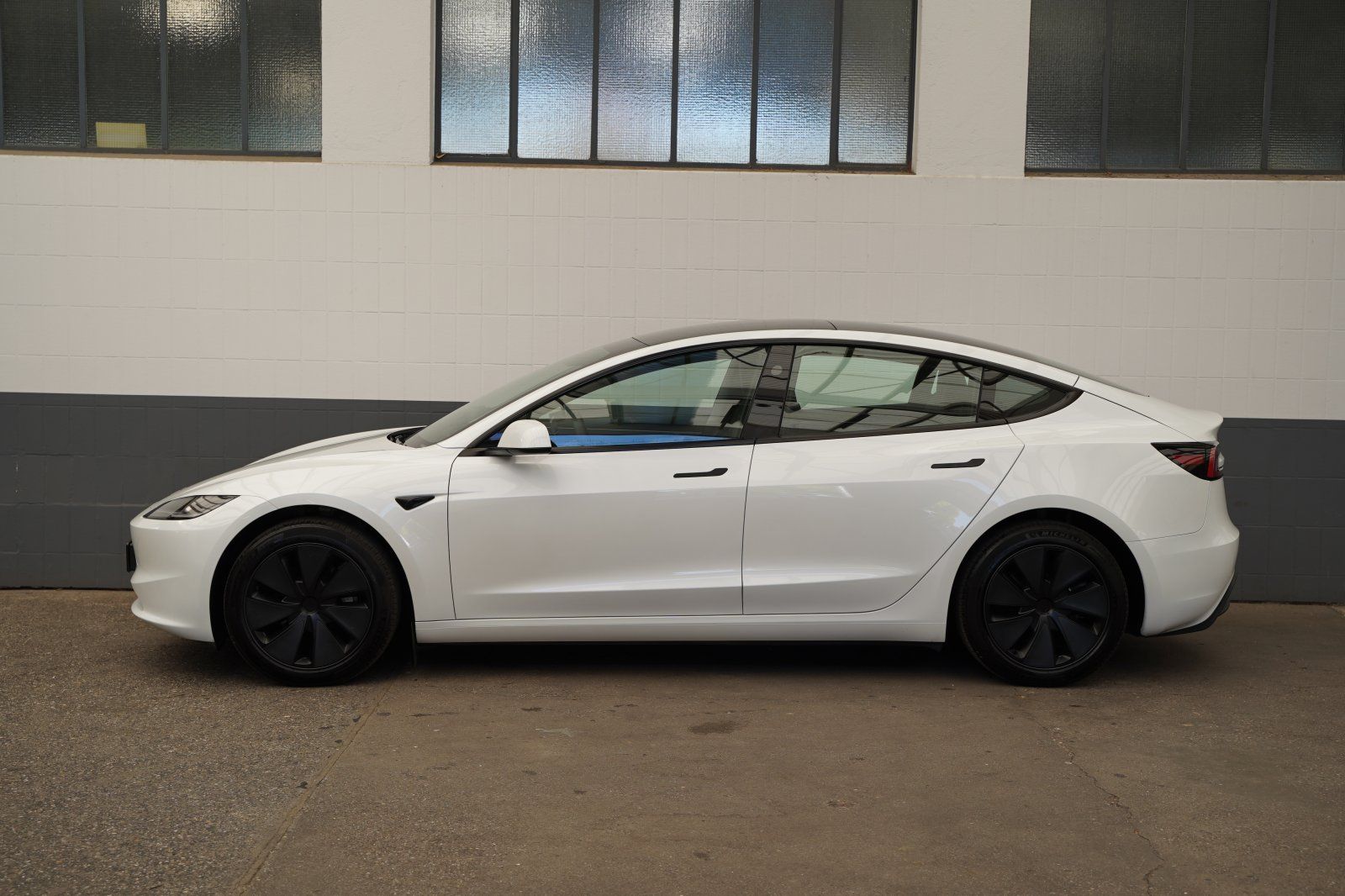 Tesla Model 3 Standard Range Highland EAP unfallfre foto 4