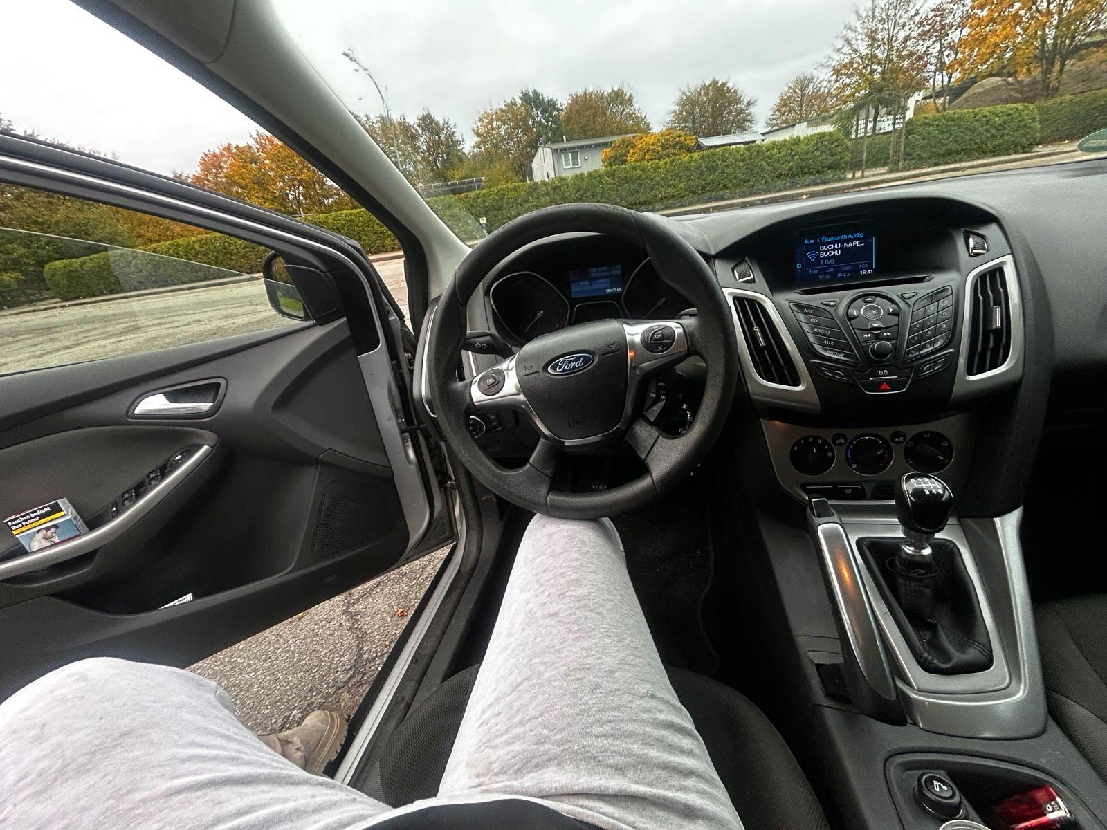 Ford Focus 2011 — photo 12