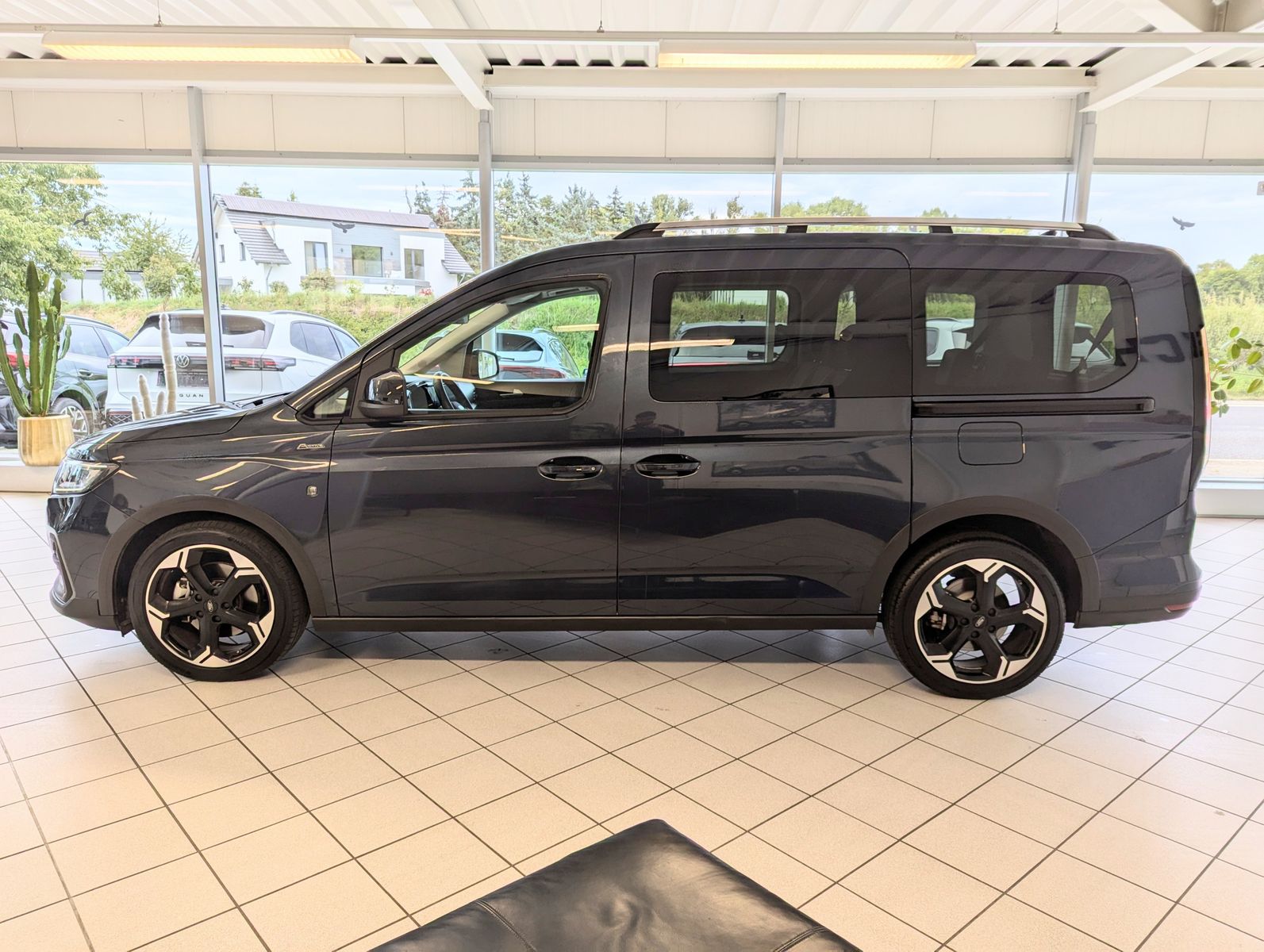 FORD Tourneo Connect L2 Active 7-Sitz Bi-LED Pano AHK - Image 4