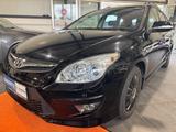 Hyundai i30 cw FIFA WM Edition | TÜV 12/2026 - Hyundai i30 aus 2011 mit Benzin-Antrieb: Kombi