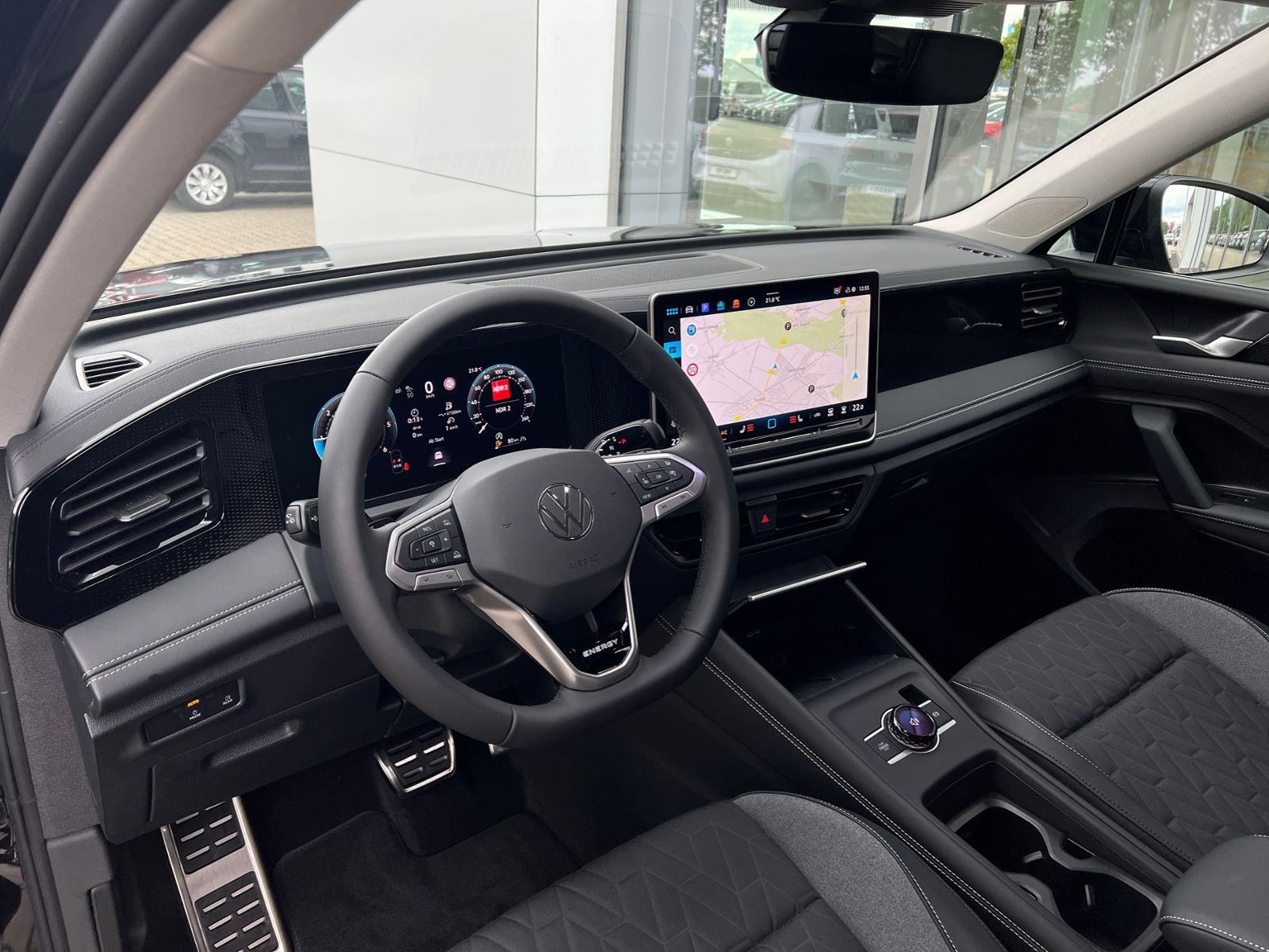 Fahrzeugabbildung Volkswagen Tiguan  ENERGY 2.0 TDI DSG *AHK, Navi, Ganzjahre