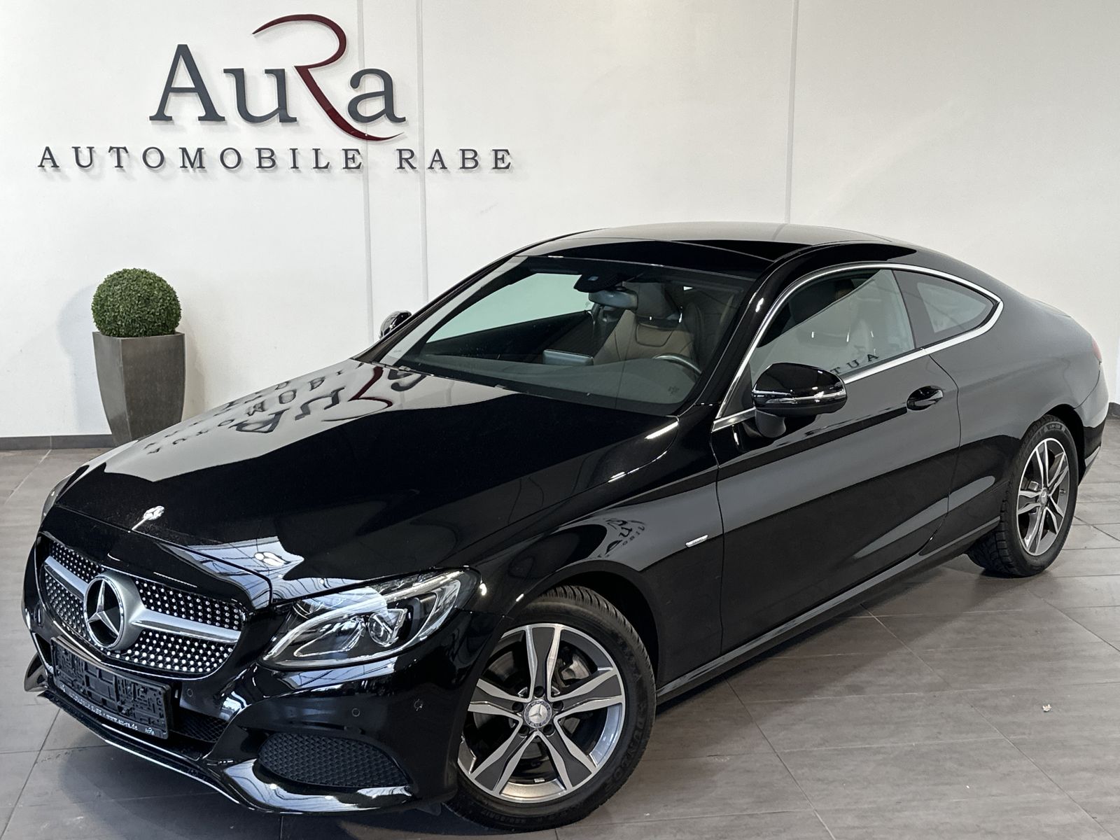 Fahrzeugabbildung Mercedes-Benz C 200 Coupé Edition 1 Aut. NAV+LED+SHZ+AHK+PANO+