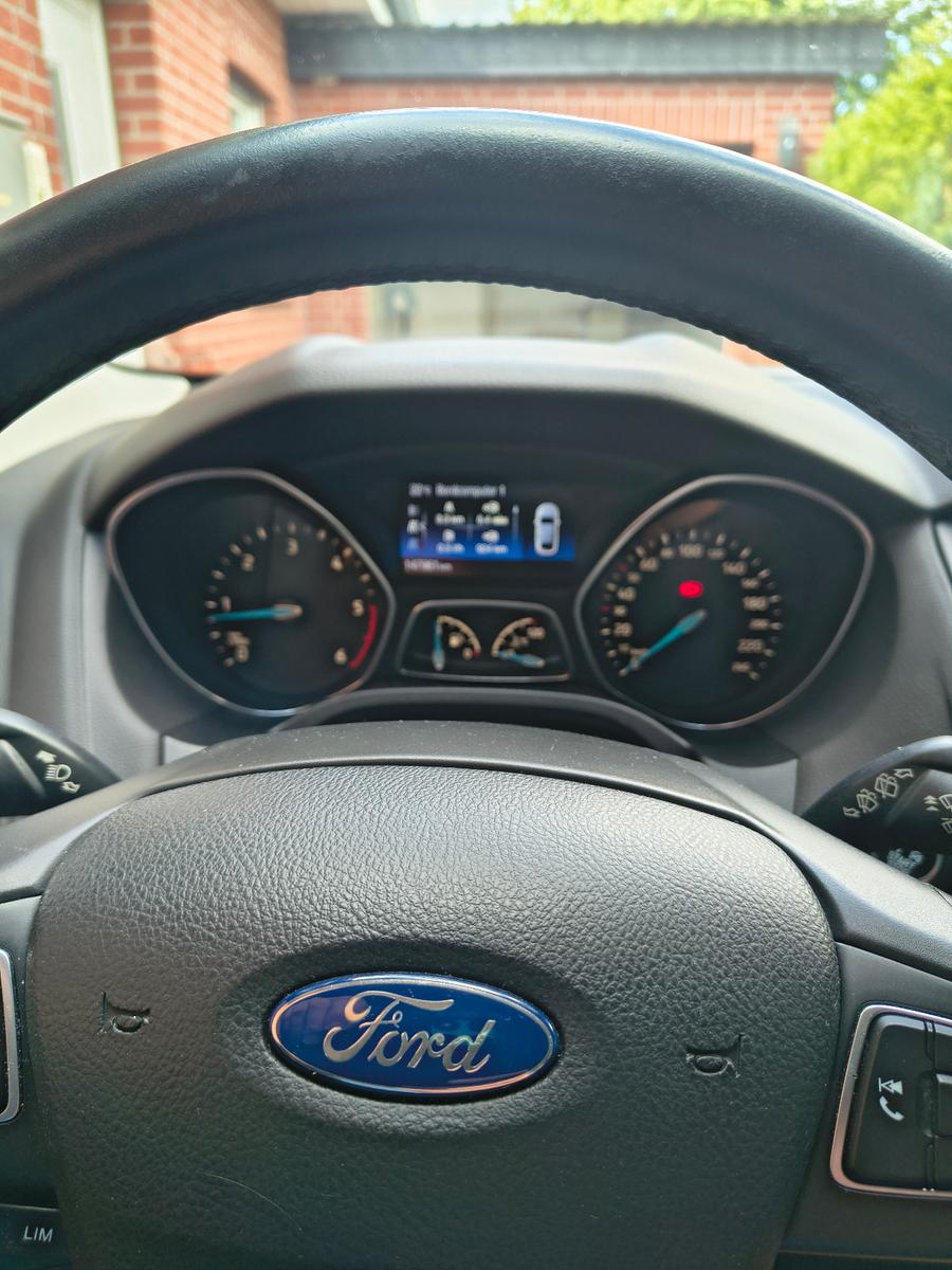Ford Focus 2015 — photo 8