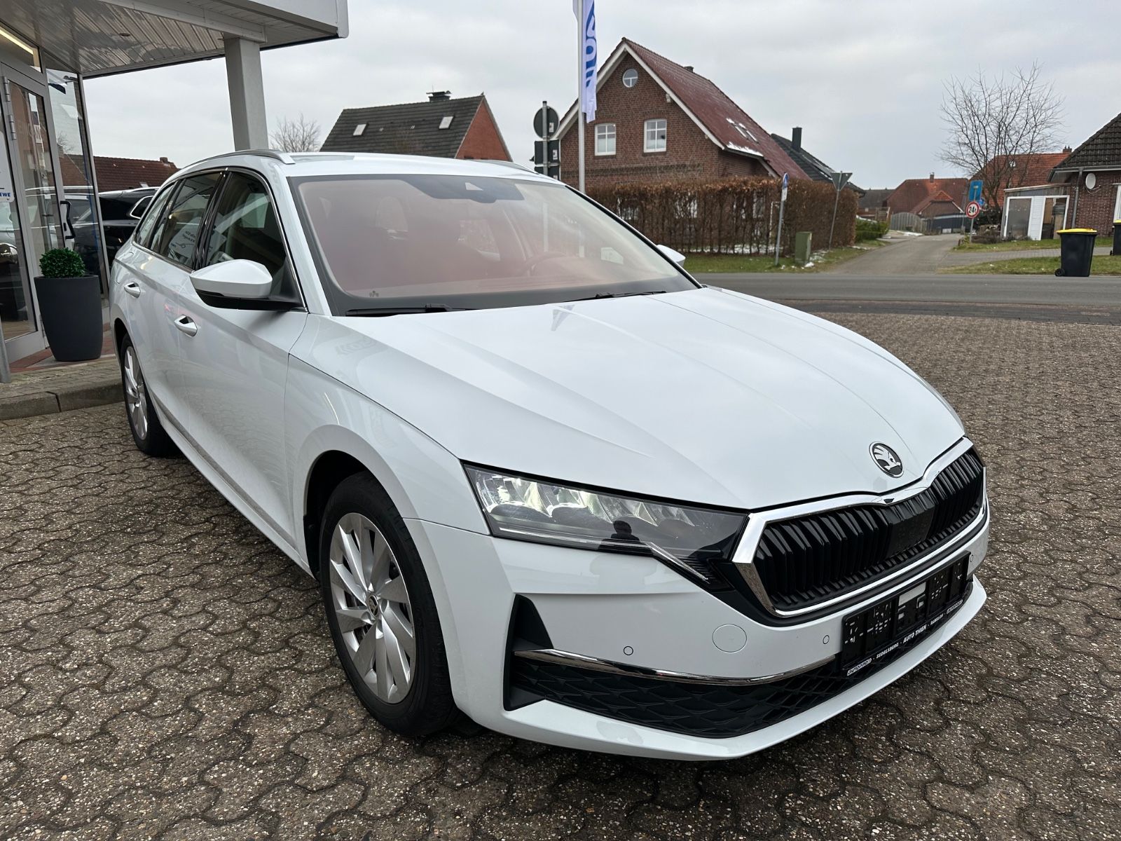 Fahrzeugabbildung SKODA Octavia Combi 1.5 TSI Selection DSG AHK/ACC/LED