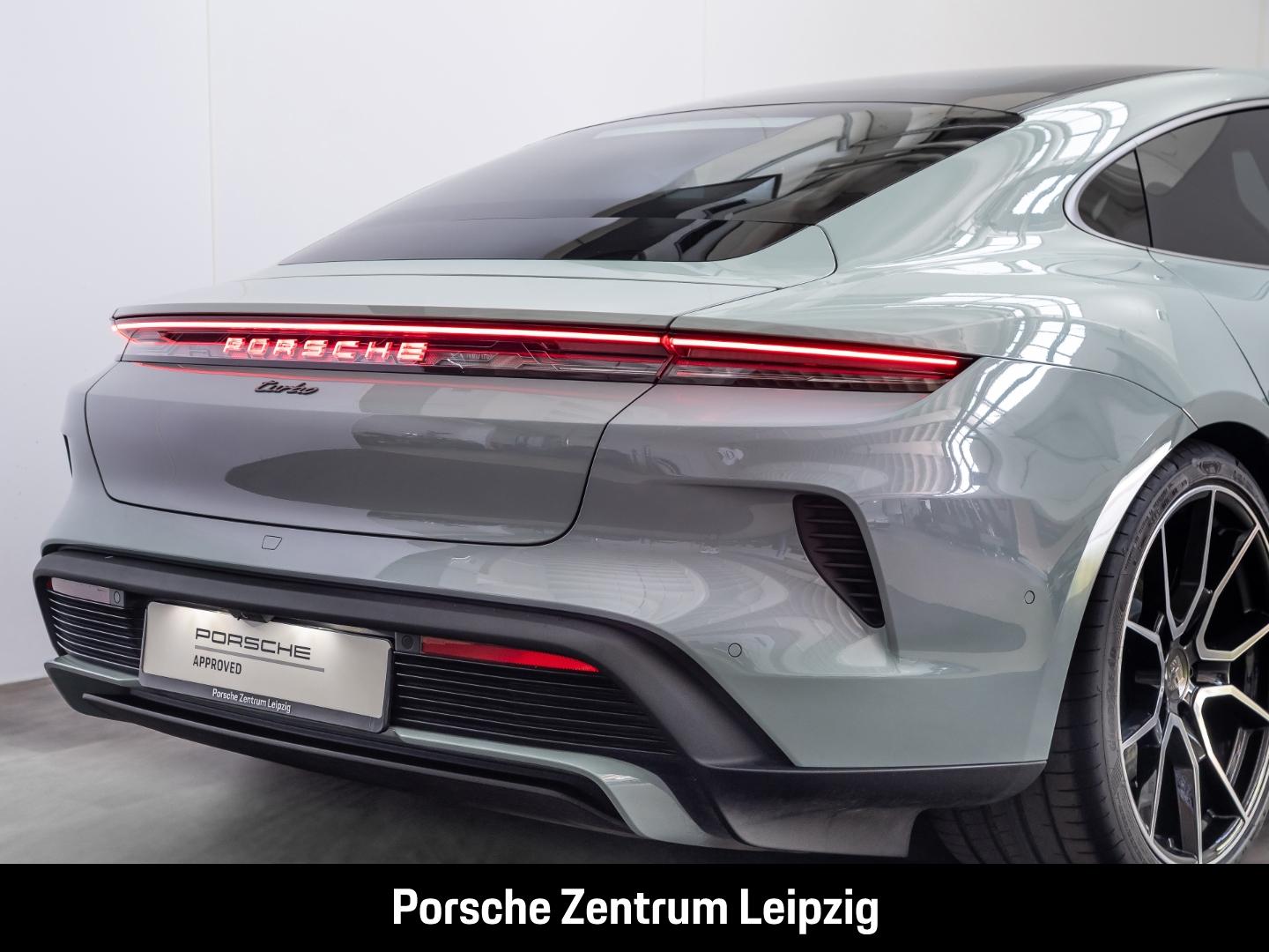 Porsche Taycan Turbo Burmester ActiveRide Nachtsicht