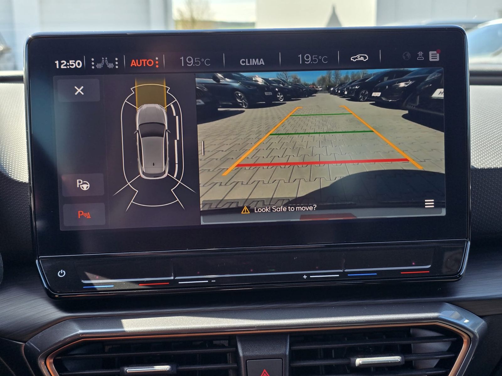 Fahrzeugabbildung CUPRA Leon 1.5 eTSI DSG MATRIX*PANO*ACC*DCC*KAM*WINTER