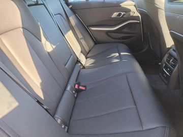 BMW 320d xDrive M Sportpaket Head-Up HiFi DAB LED