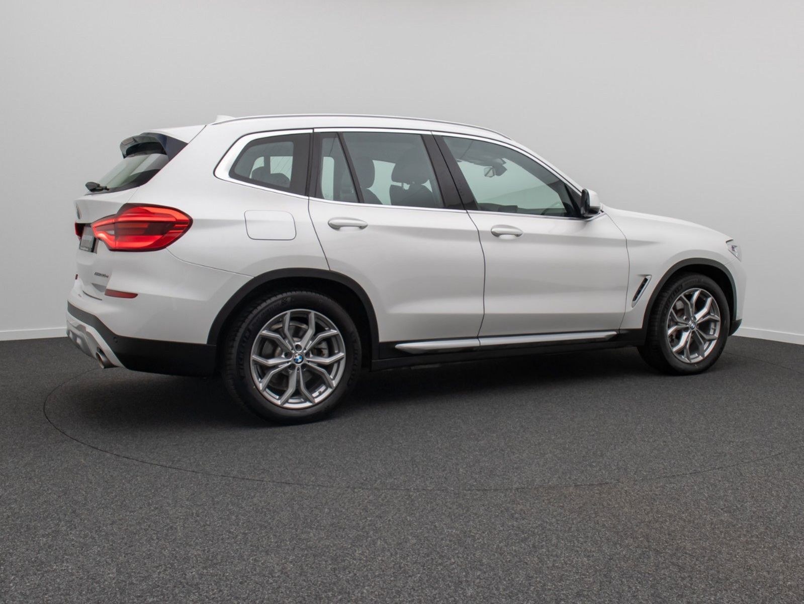 Fahrzeugabbildung BMW X3 xD30e xLine DAB HiFi Alarm AHK Sport Individu