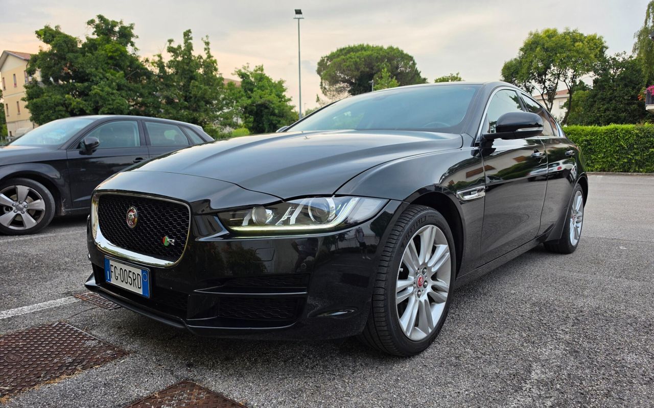 JAGUAR XE