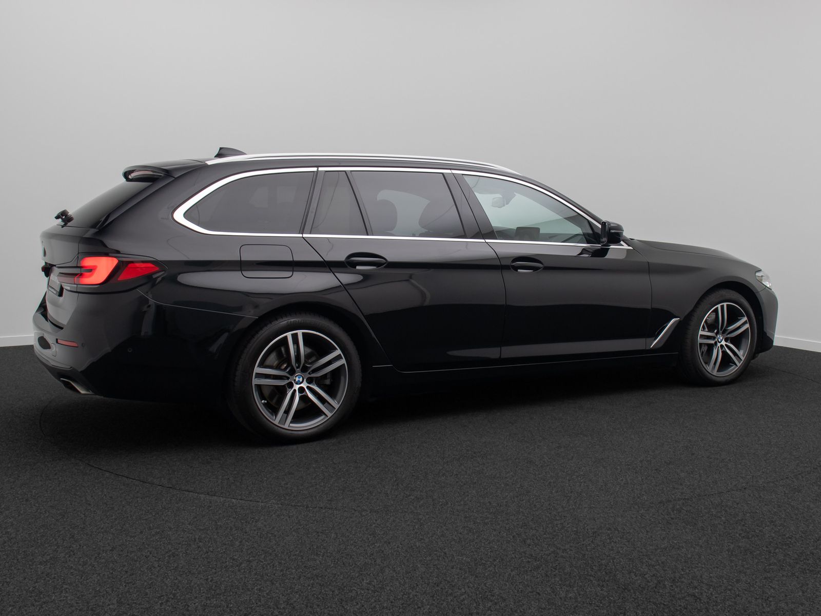 Fahrzeugabbildung BMW 530d xD ACC HUD DAB Kamera AHK Alarm H/K Sport