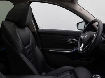 Fahrzeugabbildung BMW 320d xDLuxury Line DAB HiFi PDC Stop&Go Komfort