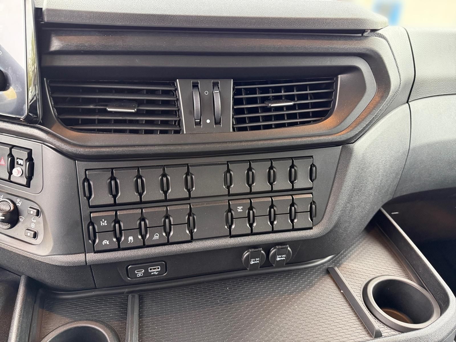 Fahrzeugabbildung Iveco X-Way AD 360X50Z HR OFF Meiller Dreiseitenkipper