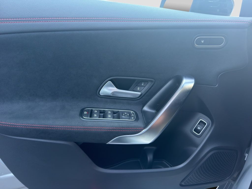 Fahrzeugabbildung Mercedes-Benz CLA 200 Coupé AMG*Night*Pano*Key.Less*PDC*360°