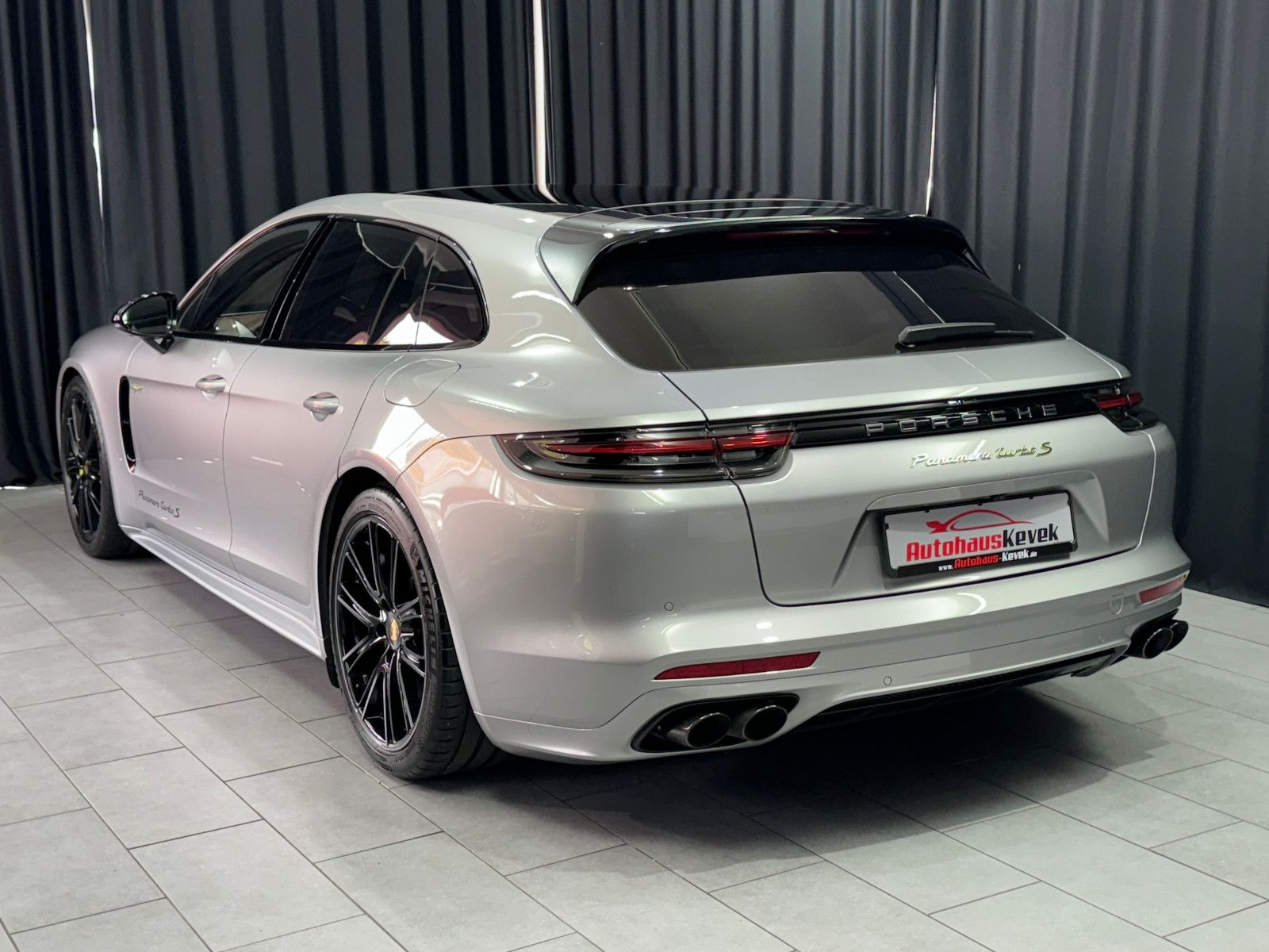 Fahrzeugabbildung Porsche Panamera Sport Turismo Turbo S E-Hybrid*PCCB*ACC