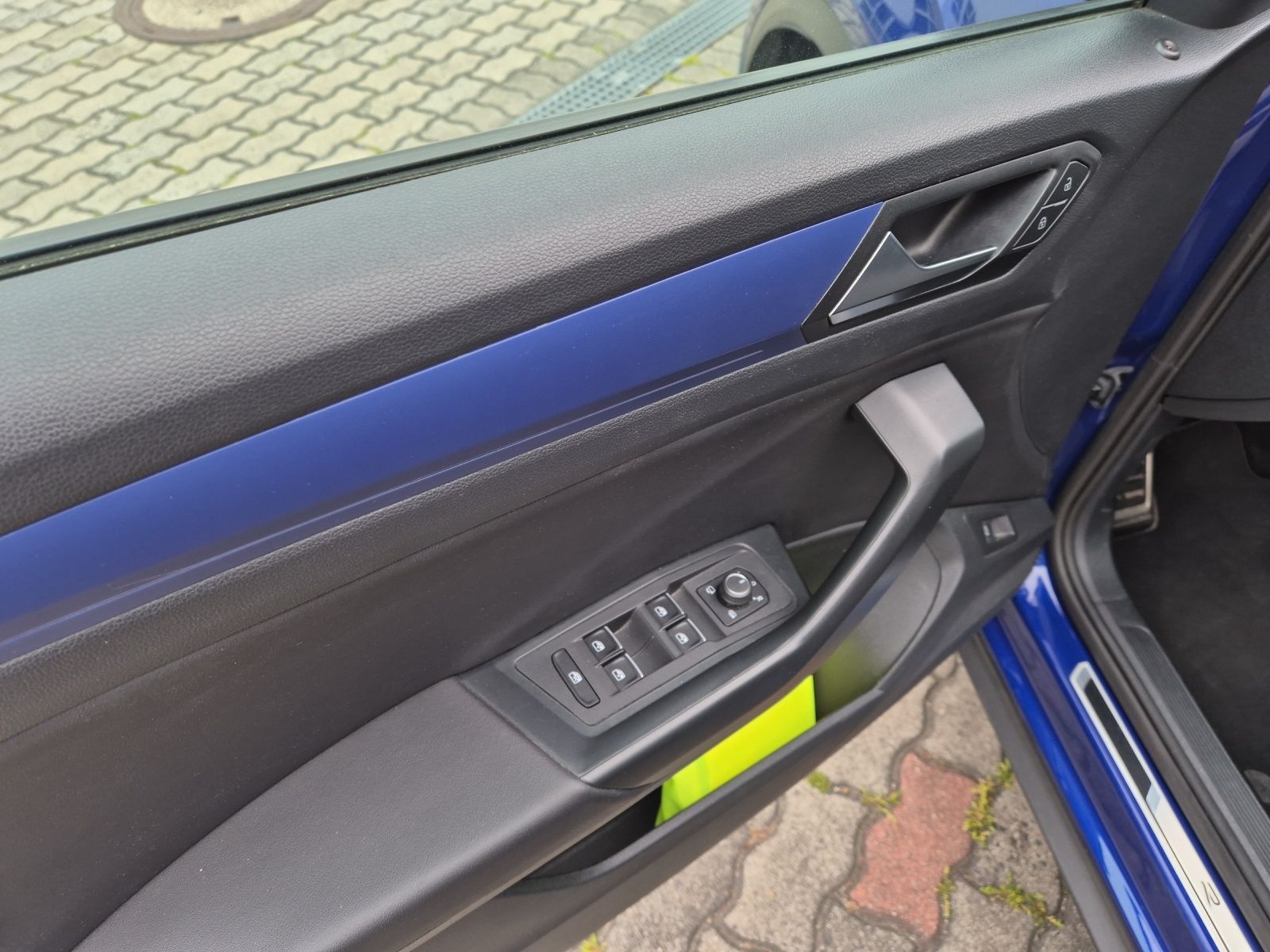 Fahrzeugabbildung Volkswagen T-Roc R DSG 4M LED Navi AID ACC RFK beats 19"