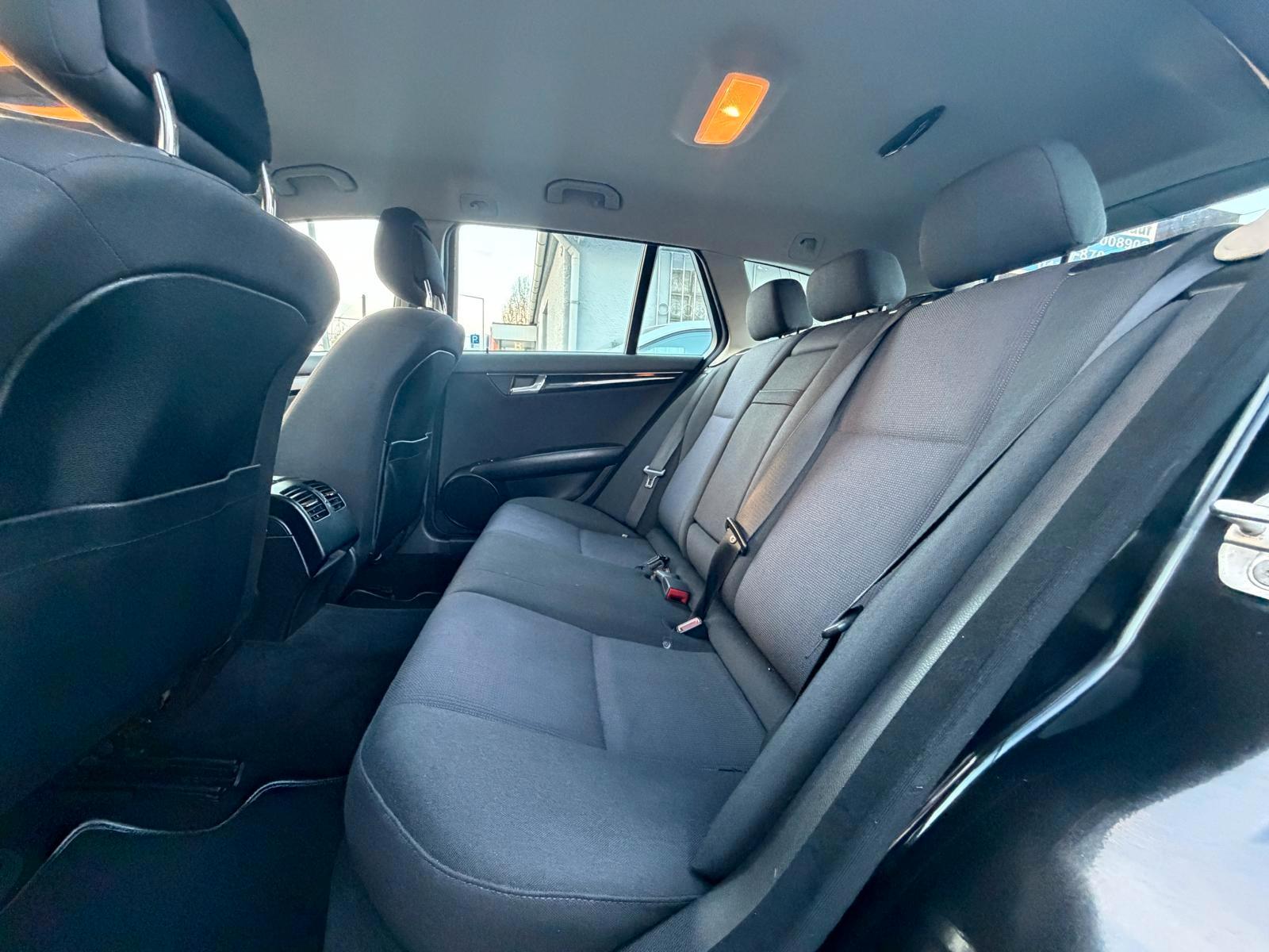 Mercedes-Benz C180 2010 — photo 12