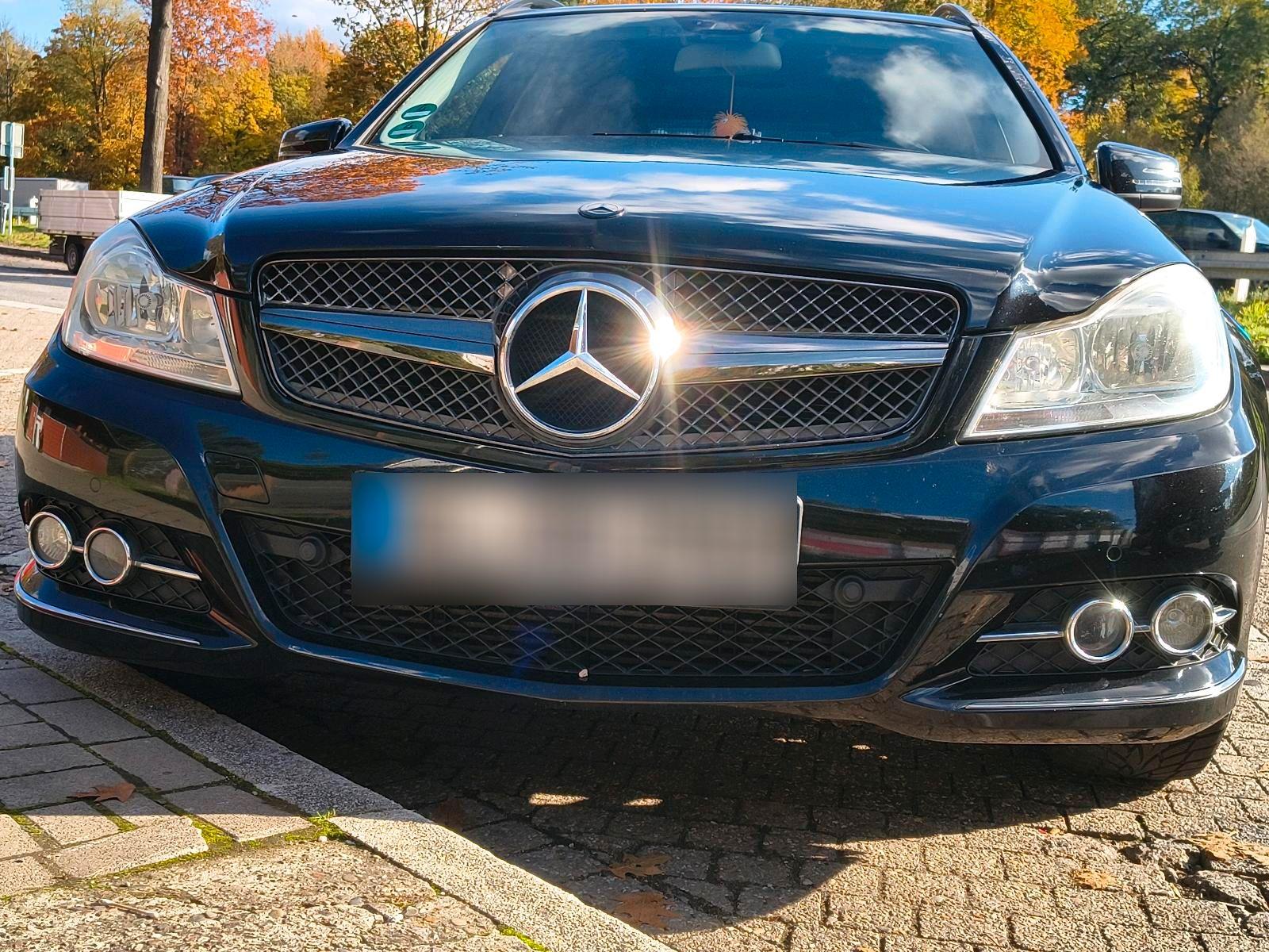 Mercedes-Benz C200 2011 — interior