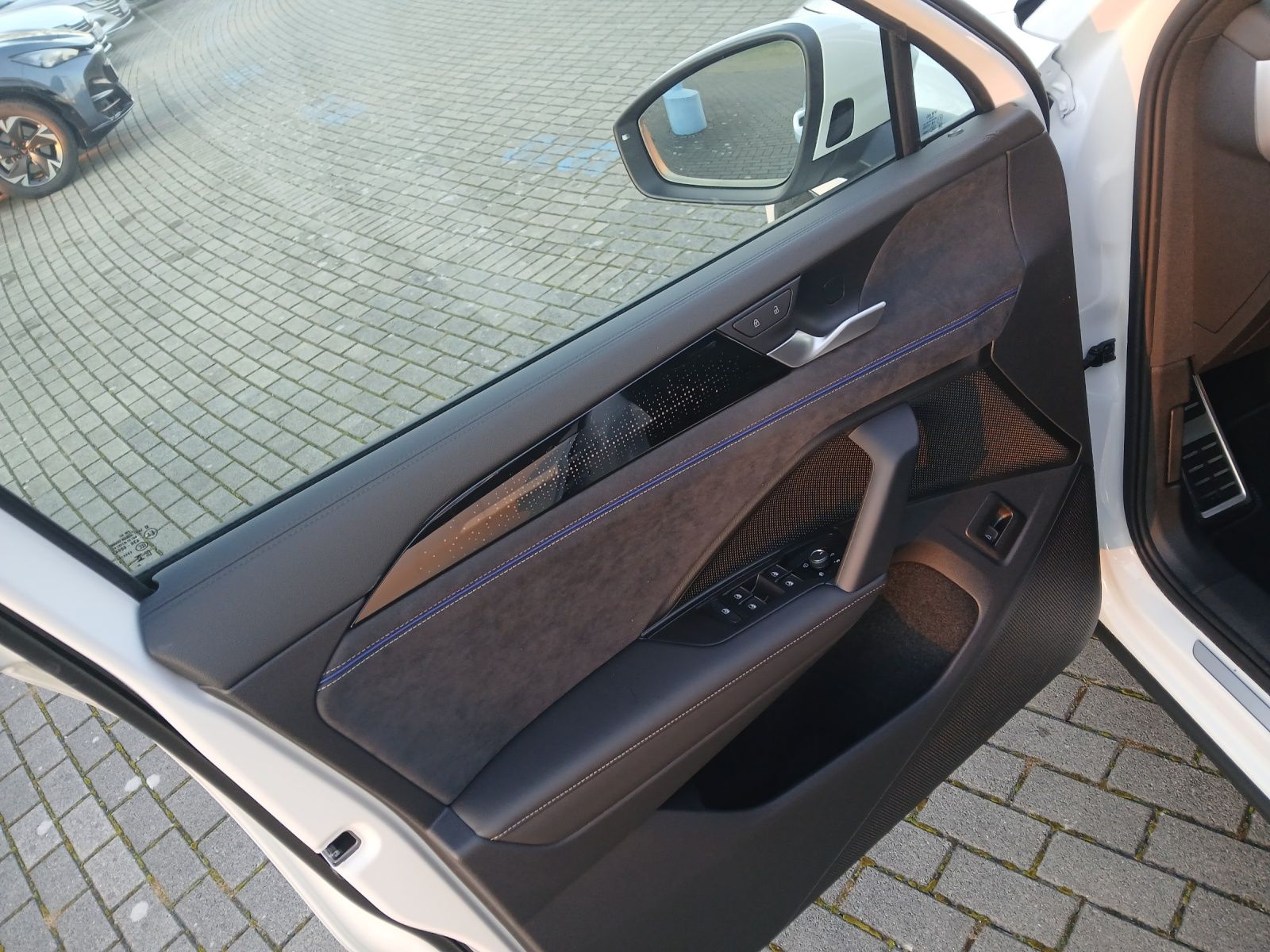 Fahrzeugabbildung Volkswagen Tayron R-Line TDI DSG 4M IQ.Light ACC STH AHK PA
