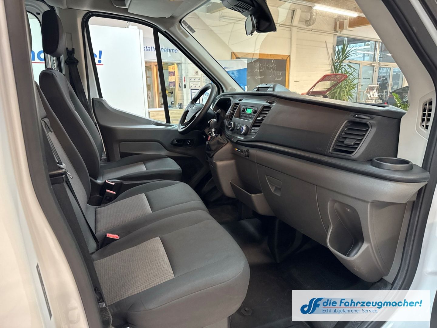 Fahrzeugabbildung Ford Transit Pritsche 350 L2 Doppelkabine Basis AHK D