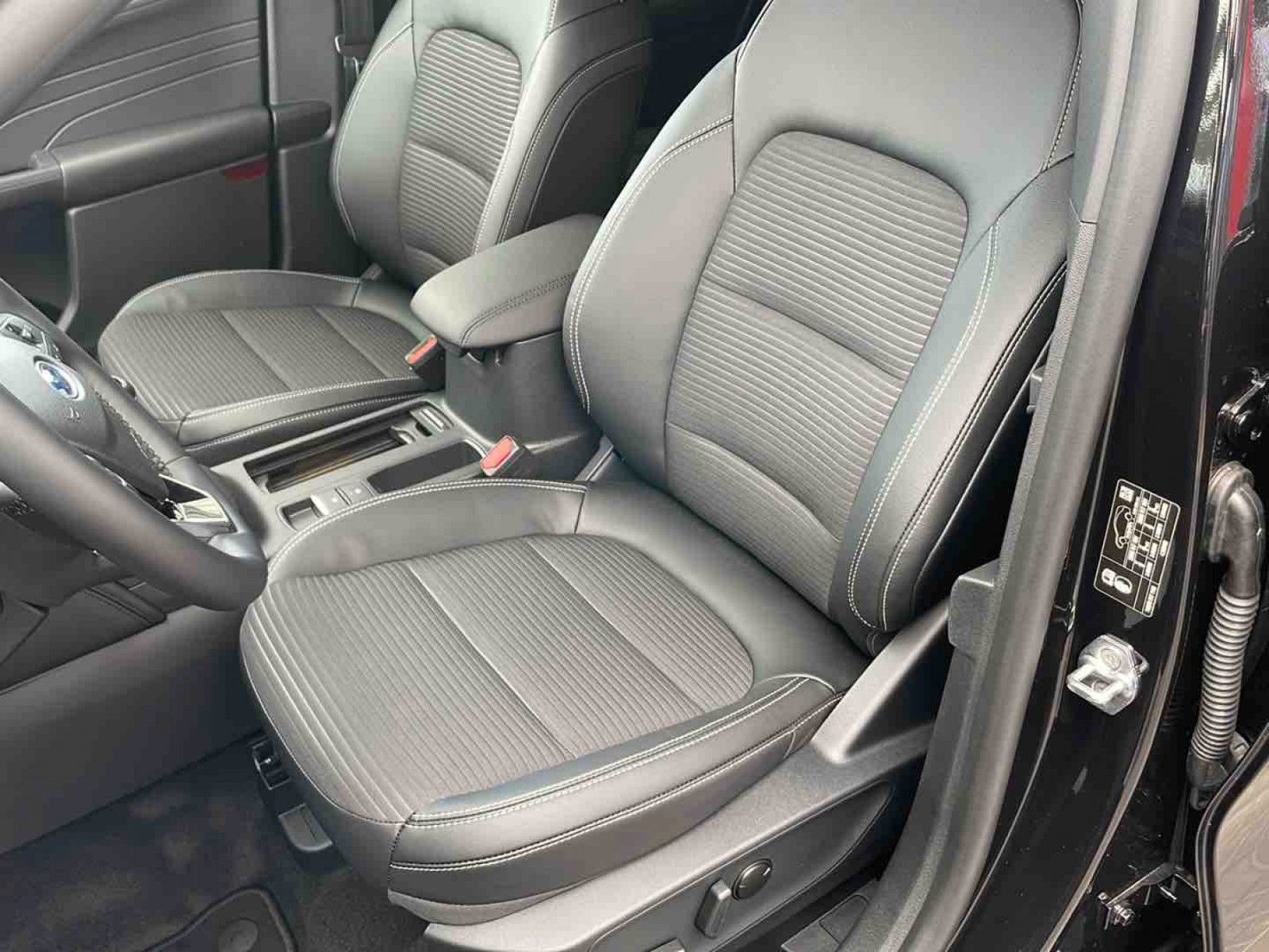Fahrzeugabbildung Ford Kuga 1.5EB 150PS Titanium X