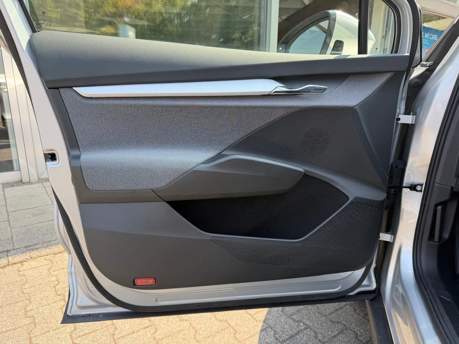 Fahrzeugabbildung SKODA Enyaq 85 4x4 Loft NAVI+LED+SHZ+KAMER+ACC+DAB+WP+