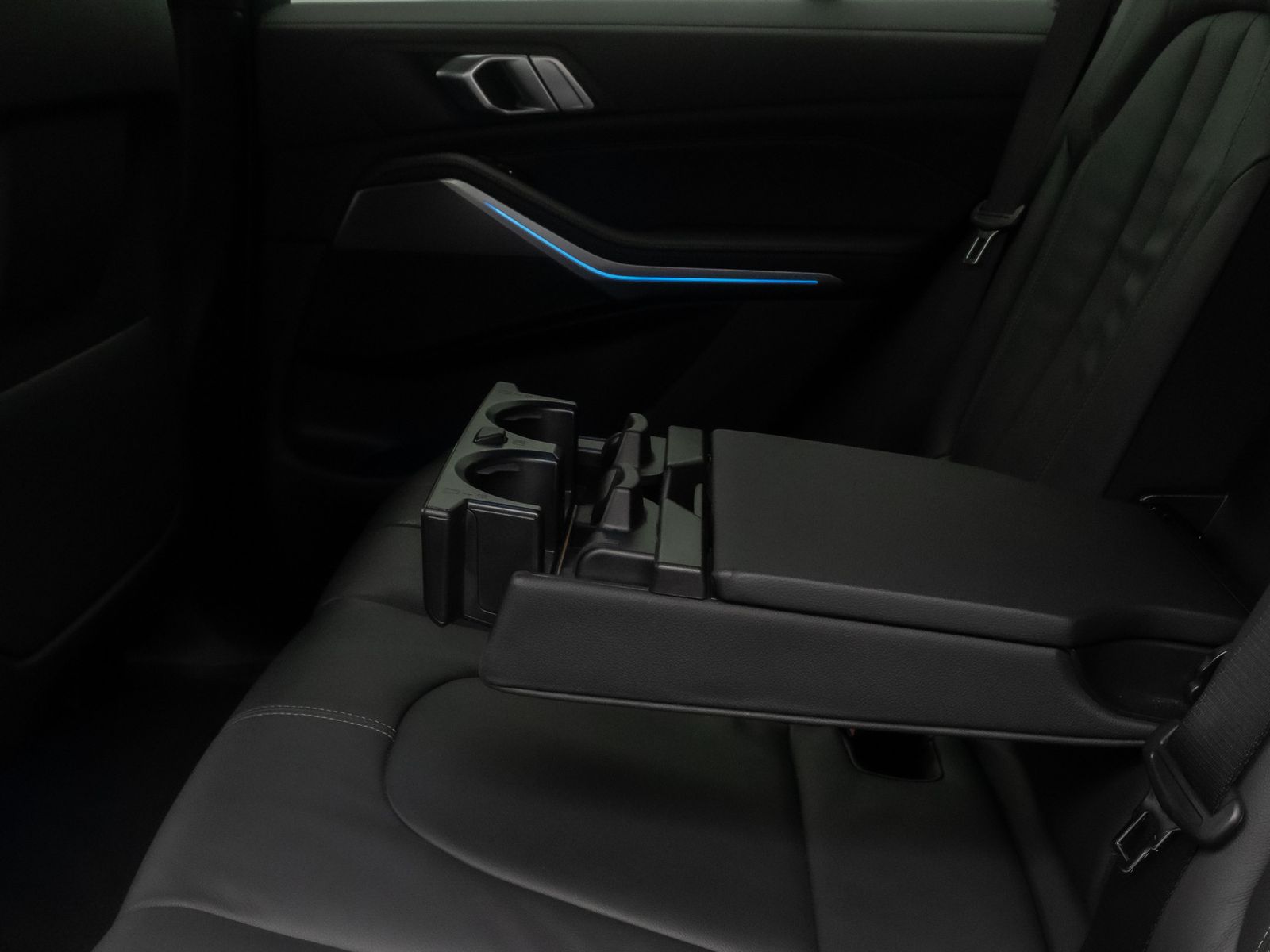 Fahrzeugabbildung BMW X5 xD45e M Sport HUD AHK DAB 360° Laser 22Zoll