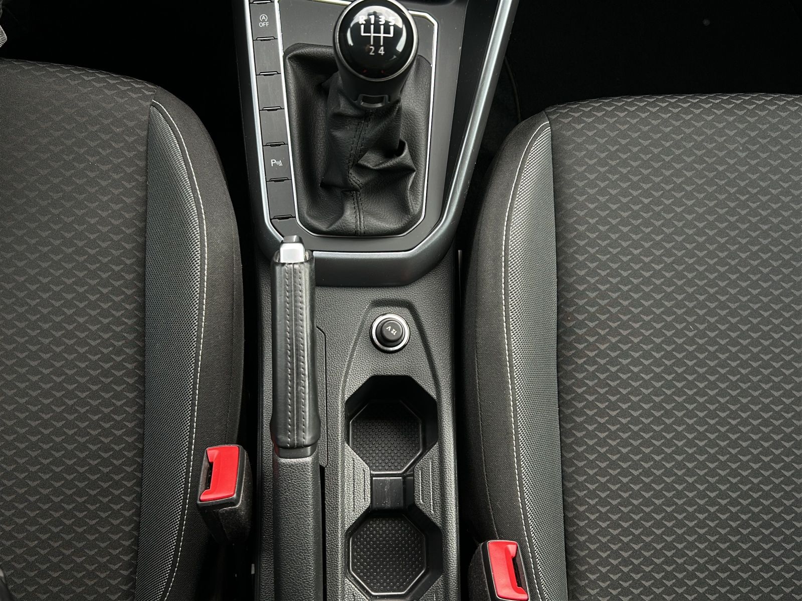 Fahrzeugabbildung Volkswagen Polo TSI Active LED Climatronic ACC PDC SH LM