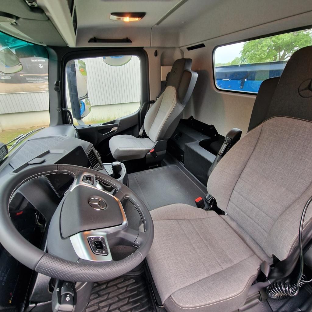 Fahrzeugabbildung Mercedes-Benz Arocs 3245 K 8x4/4 Bordmatik,Rollplane