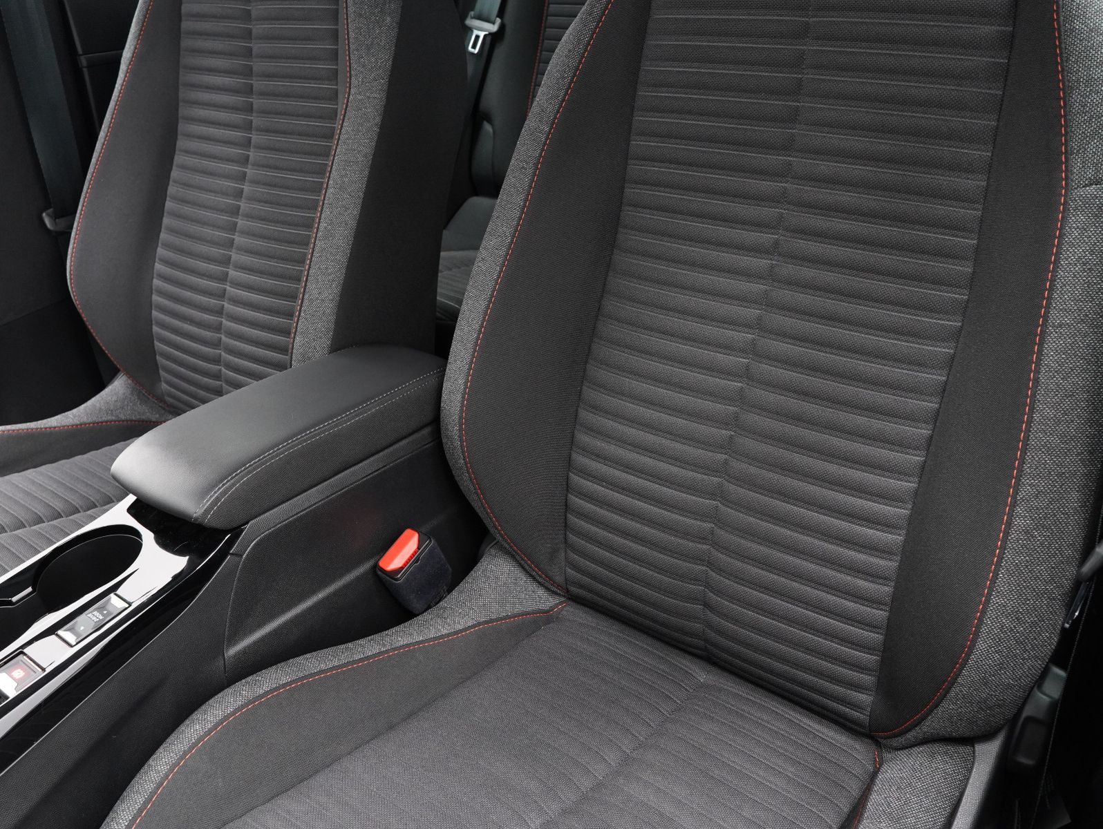 Fahrzeugabbildung Peugeot e- 208 136 Active Pack 50KWH/WÄRMEPUMPE/LED/SOH