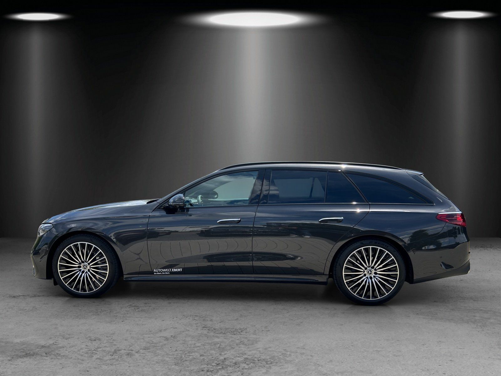 Fahrzeugabbildung Mercedes-Benz E 220 d T+AMG+PANO+SUPERSCR.+DISTR+AHK+Bel.Kühl.