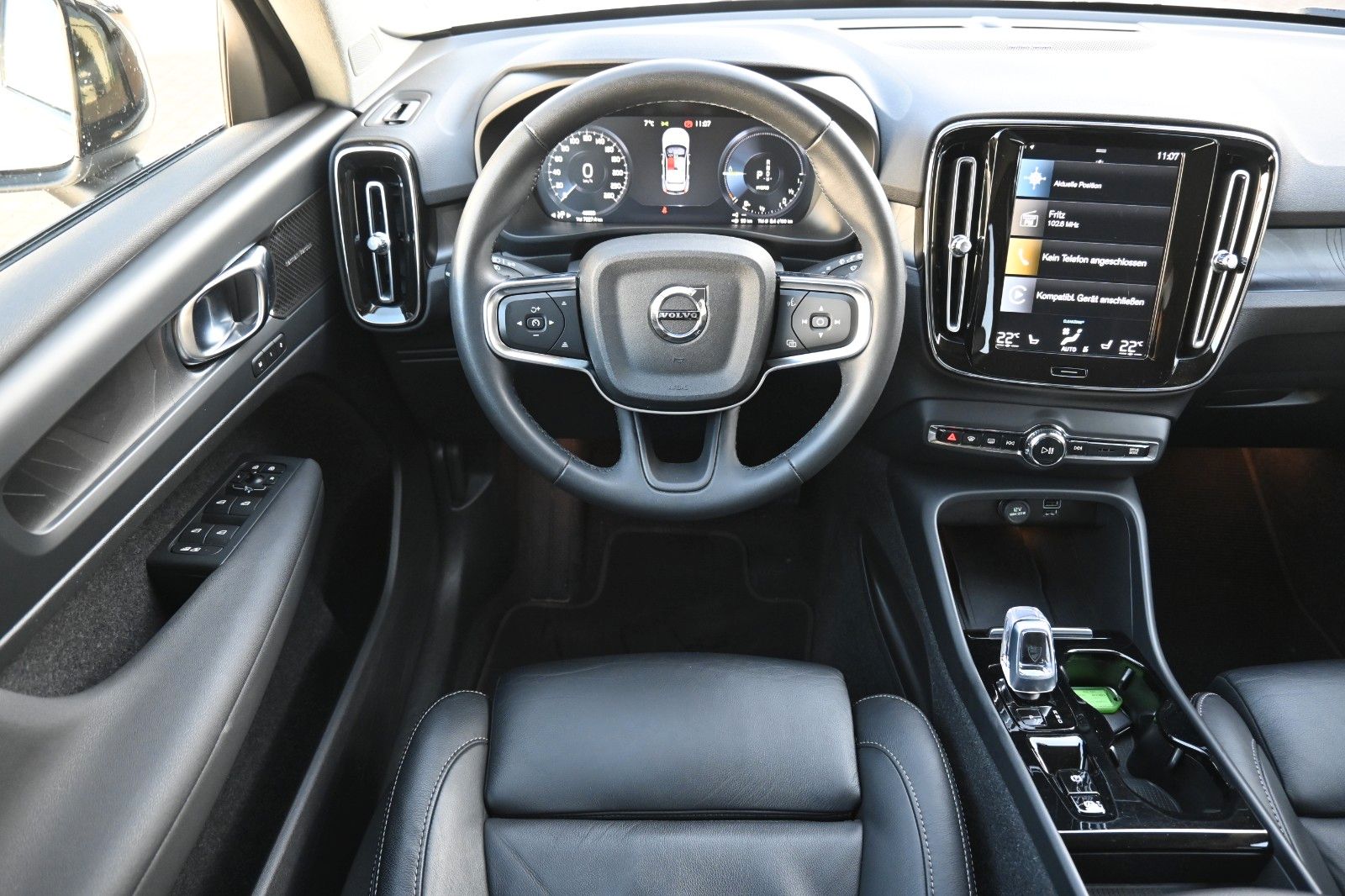 Fahrzeugabbildung Volvo XC40 T5 Recharge Plus Dark*H&K*BLIS*RFK*AHK