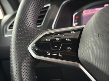 Volkswagen Tiguan R-Line 2.0 TDI DSG*DIGITAL*LED*NAVI*ACC