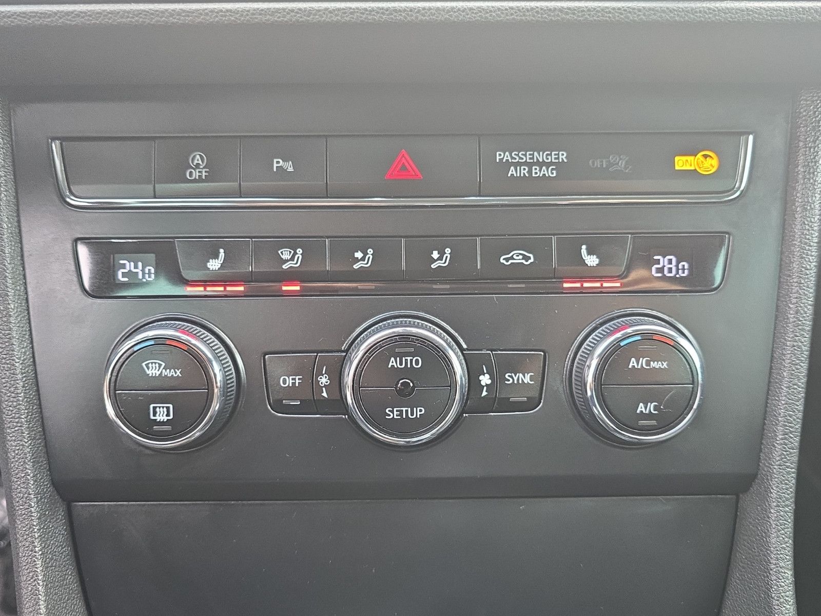 Fahrzeugabbildung SEAT Leon Style Diesel DSG-AUTOMATIK Temp PDC Klima