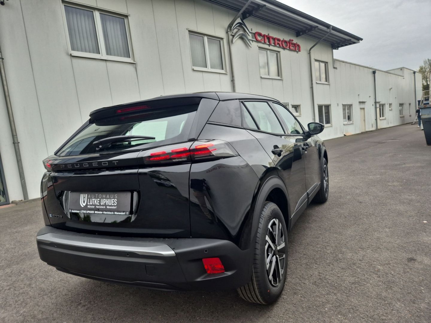 Fahrzeugabbildung Peugeot 2008 Elektro 136 LED CarPlay Klimaautom SHZ