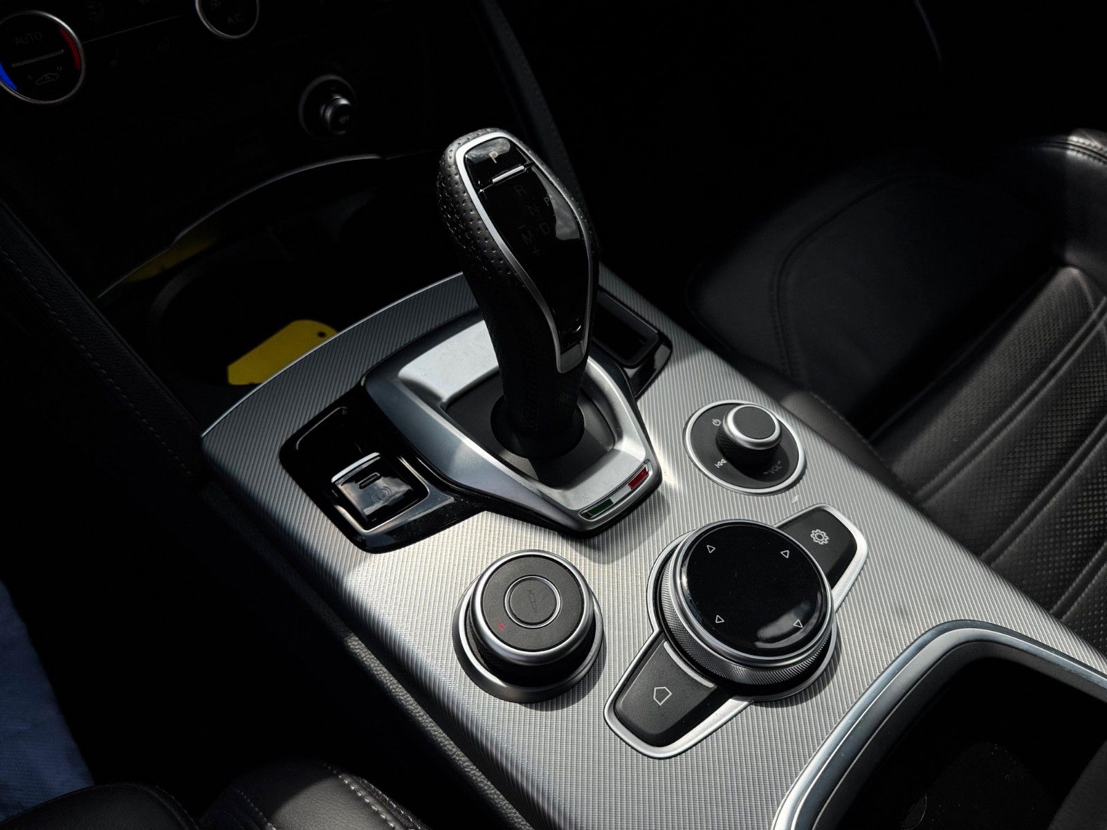 Fahrzeugabbildung Alfa Romeo Stelvio 2,0 Turbo Veloce NAVI ACC SITZHEIZUNG