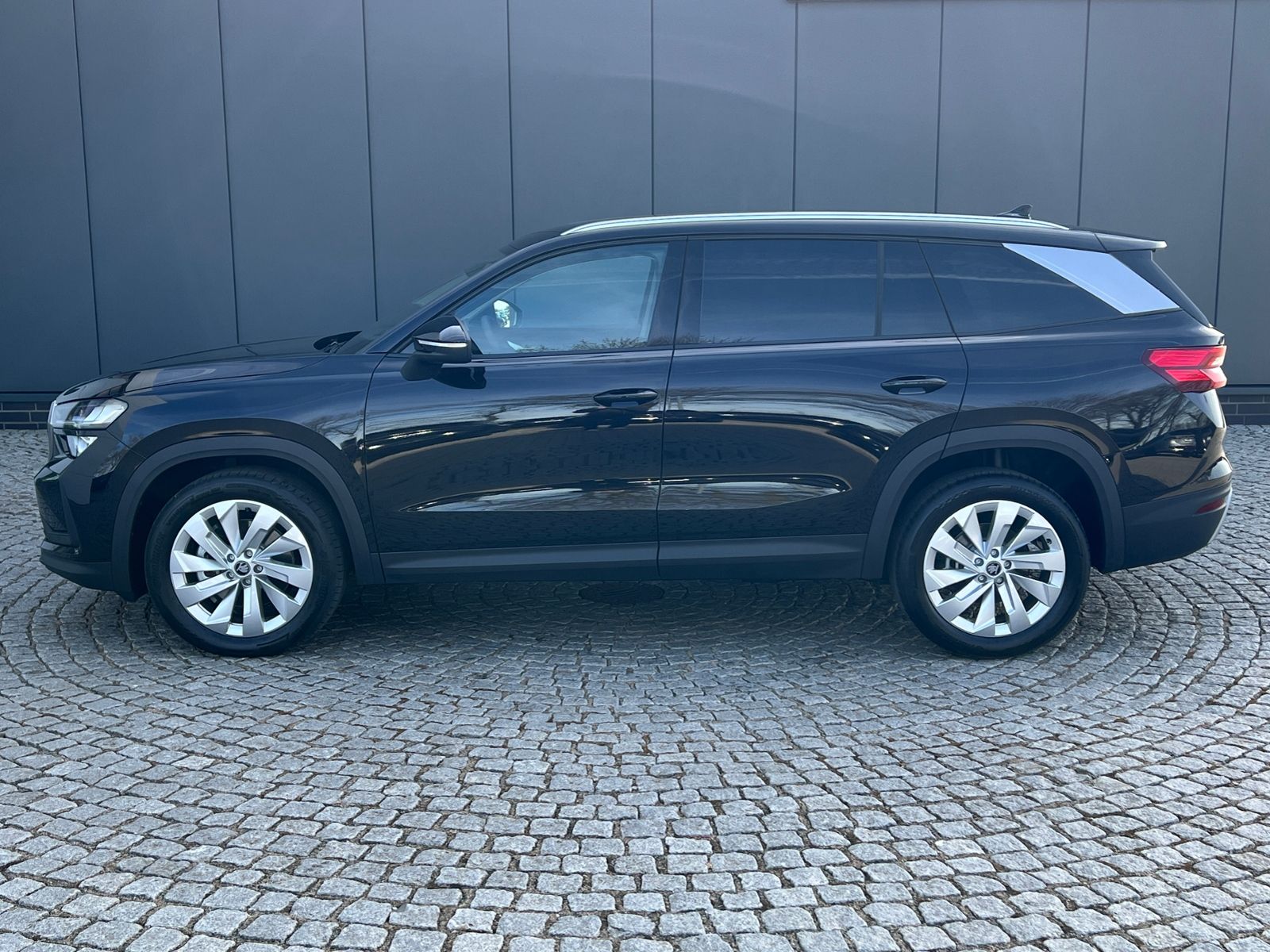 Fahrzeugabbildung SKODA Kodiaq Selection 2.0 TDI DSG 4x4 *AHK, 7-Sitzer,