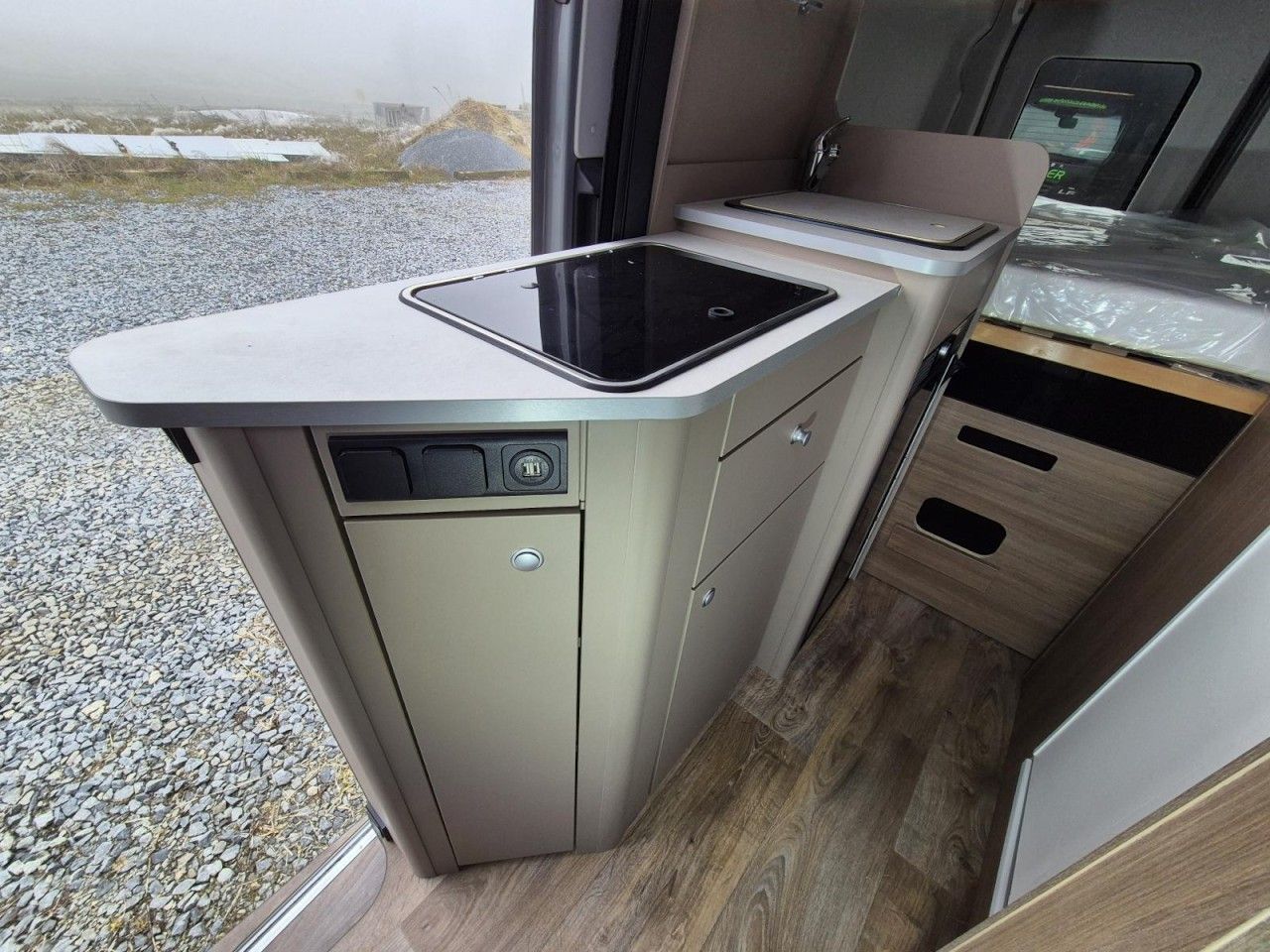 Fahrzeugabbildung Carado CV 590 4x4 Edition 15 Markise AHK Klima Xenon