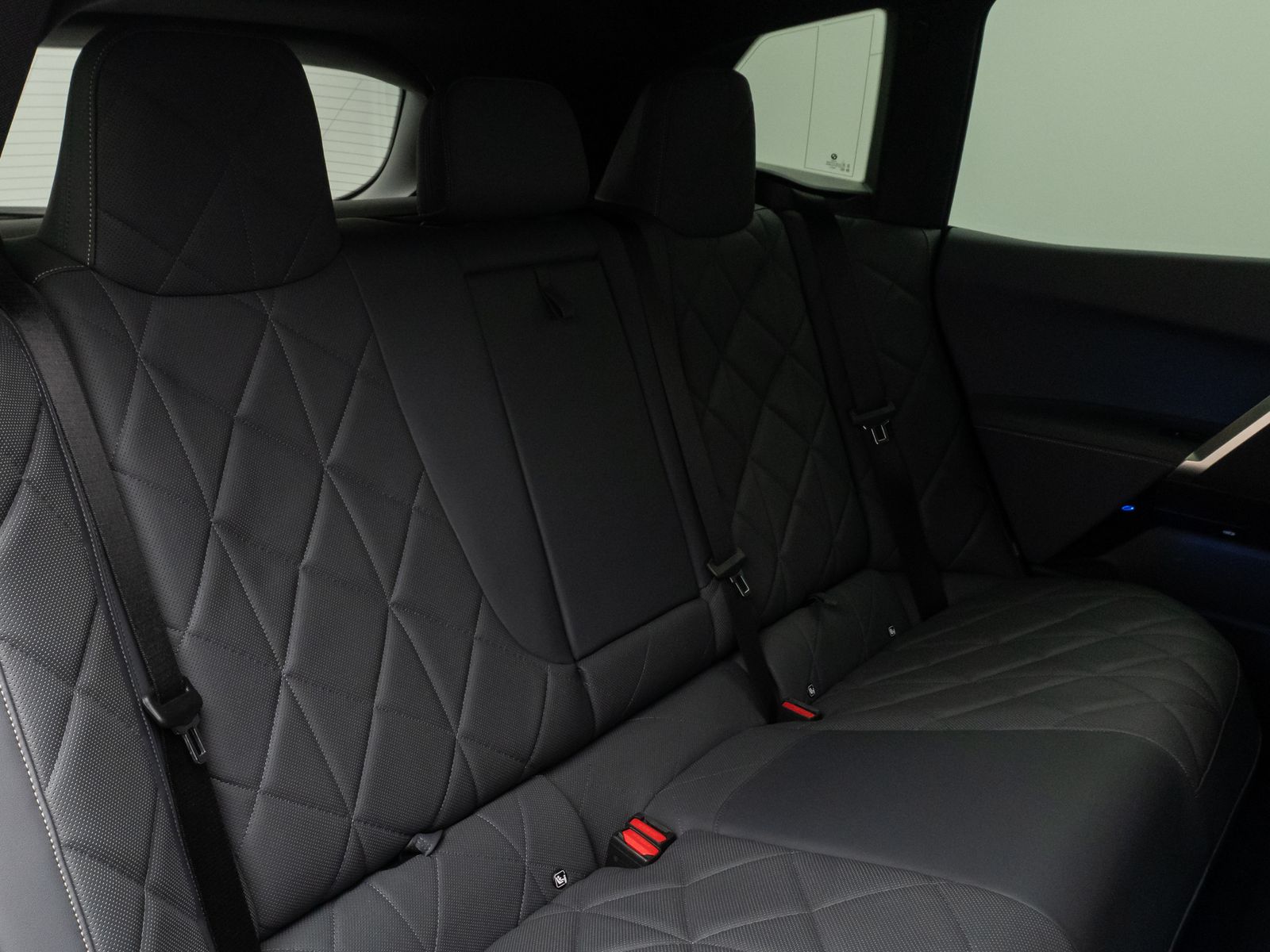 Fahrzeugabbildung BMW iX xD50 Sport 360°H/K DAB SoftCl AHK Komfort 21"