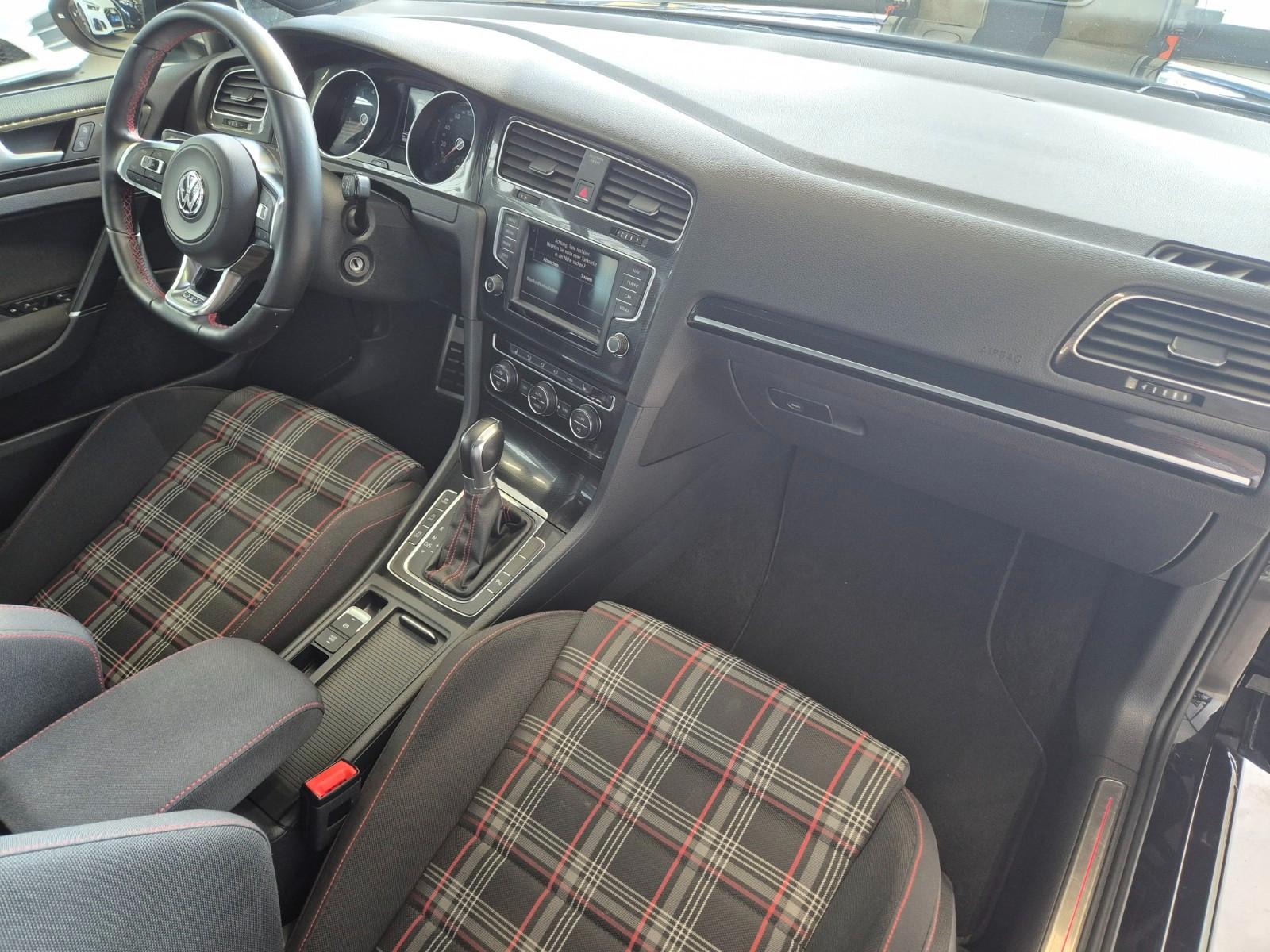 Volkswagen GOLF VII GTI PERFORMANCE NAVI SHZ PDC PANO XENON